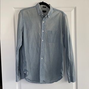 Classic lightweight chambray. Like new.